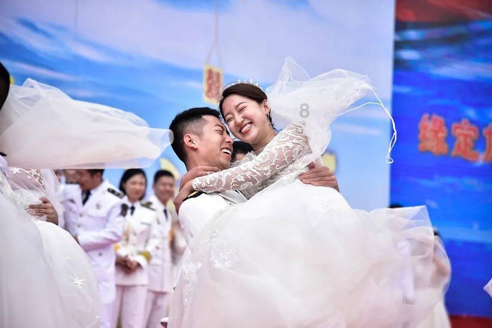 探秘吉鹿力问答社区,解锁我们公司新出了一台规定,公司任何一个员工迟到就要全公司每人罚款三十元,这样做合法吗?能告吗?新世界